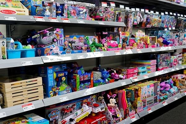 Nên lựa chọn kệ nào cho cửa hàng đồ chơi trẻ em?